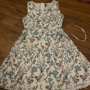 White Floral Dresss